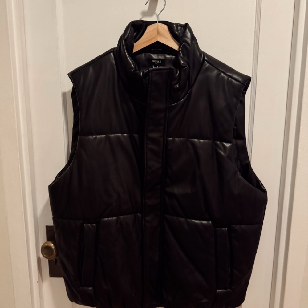 Forever 21 Men's Sleek Black Vest